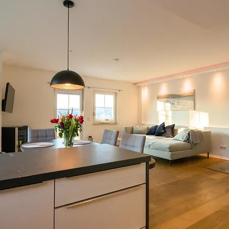 Apartment Lueftenblick - Am Starnberger See, Mit Terrasse, Weitblick, Sauna, Kamin, E-ladestation *
