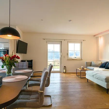Lueftenblick - Am Starnberger See, Mit Terrasse, Weitblick, Sauna, Kamin, E-ladestation *