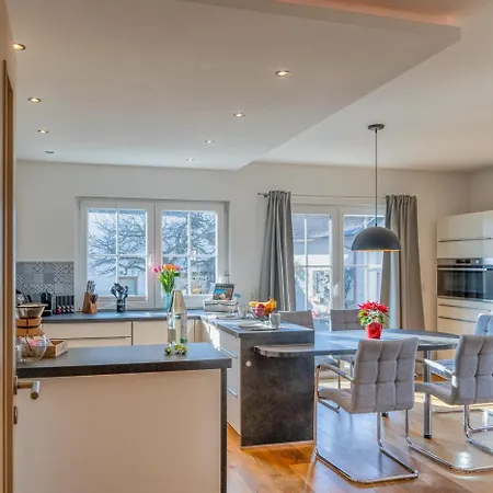 Апартаменты Lueftenblick - 2 Am Starnberger See, Mit Terrasse Oder Balkon, Weitblick, Sauna, Kamin, E-ladestation Берг