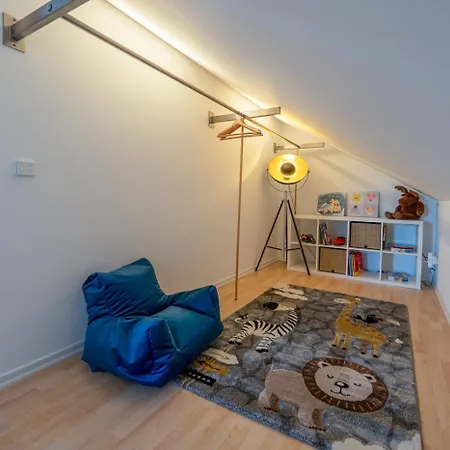 Lueftenblick - 2 Am Starnberger See, Mit Terrasse Oder Balkon, Weitblick, Sauna, Kamin, E-ladestation Берг